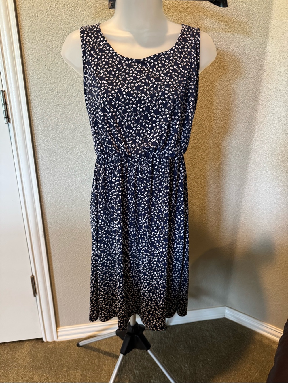 Kaileigh Navy and White Floral Midi Dress Sz M